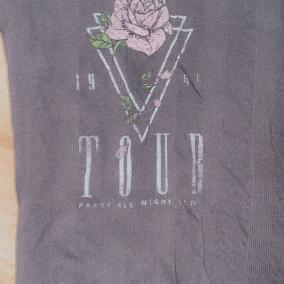 Graphic tee - Picture 2 of 2